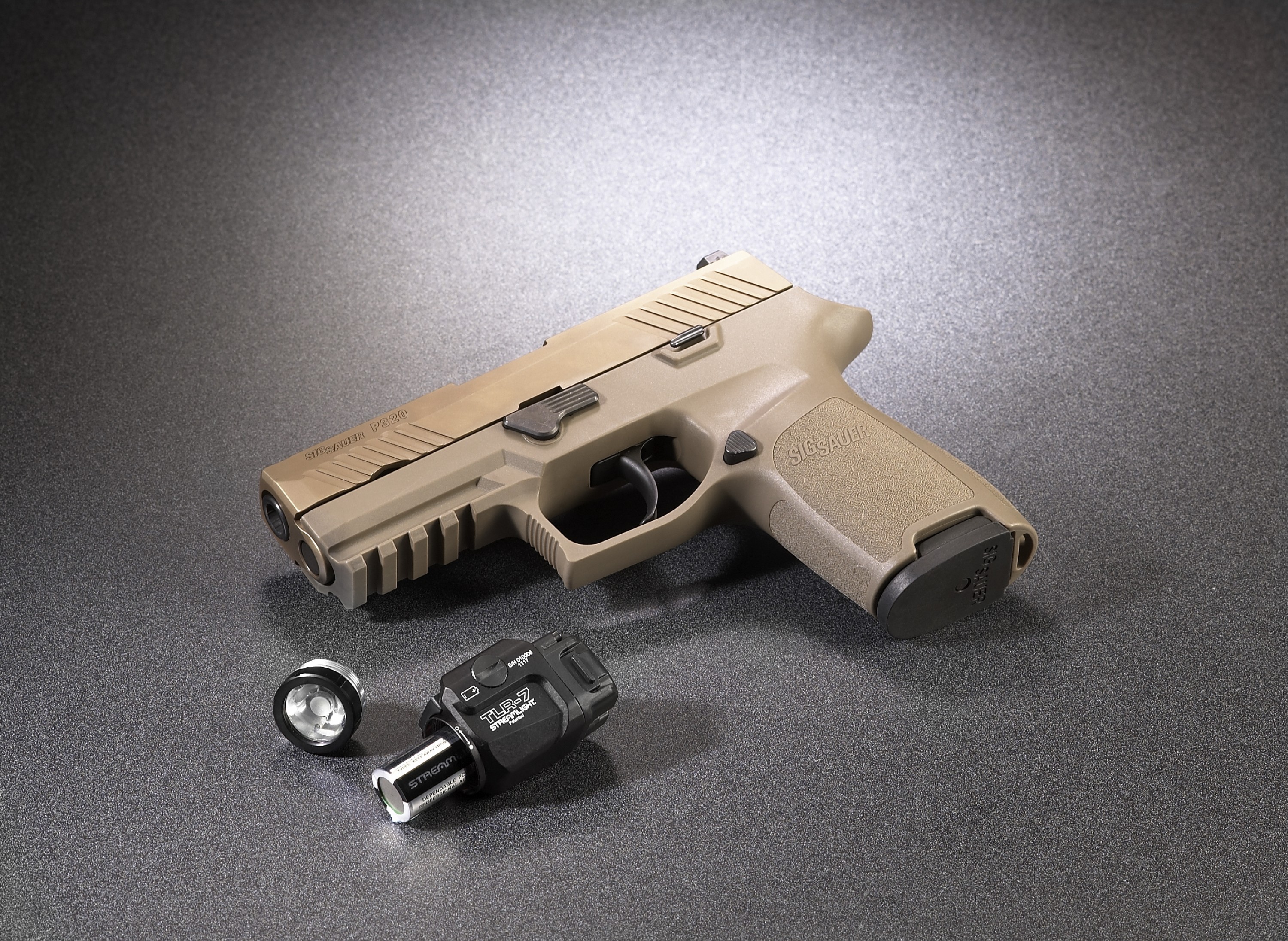 Компактний і потужний підствольний ліхтар TLR-7® Фото 3